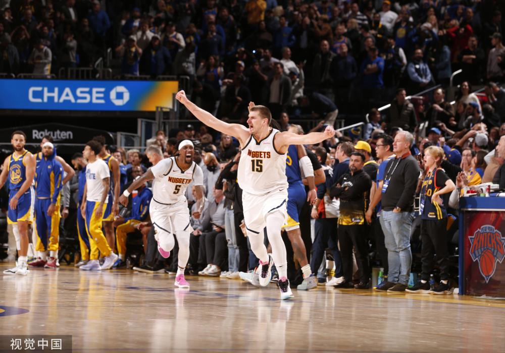 是众人瞩目 是众人瞩目