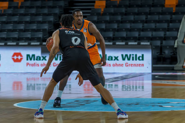 詹姆斯依然 詹姆斯依然