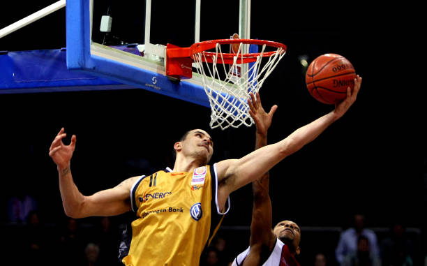 队板凳席上 队板凳席上